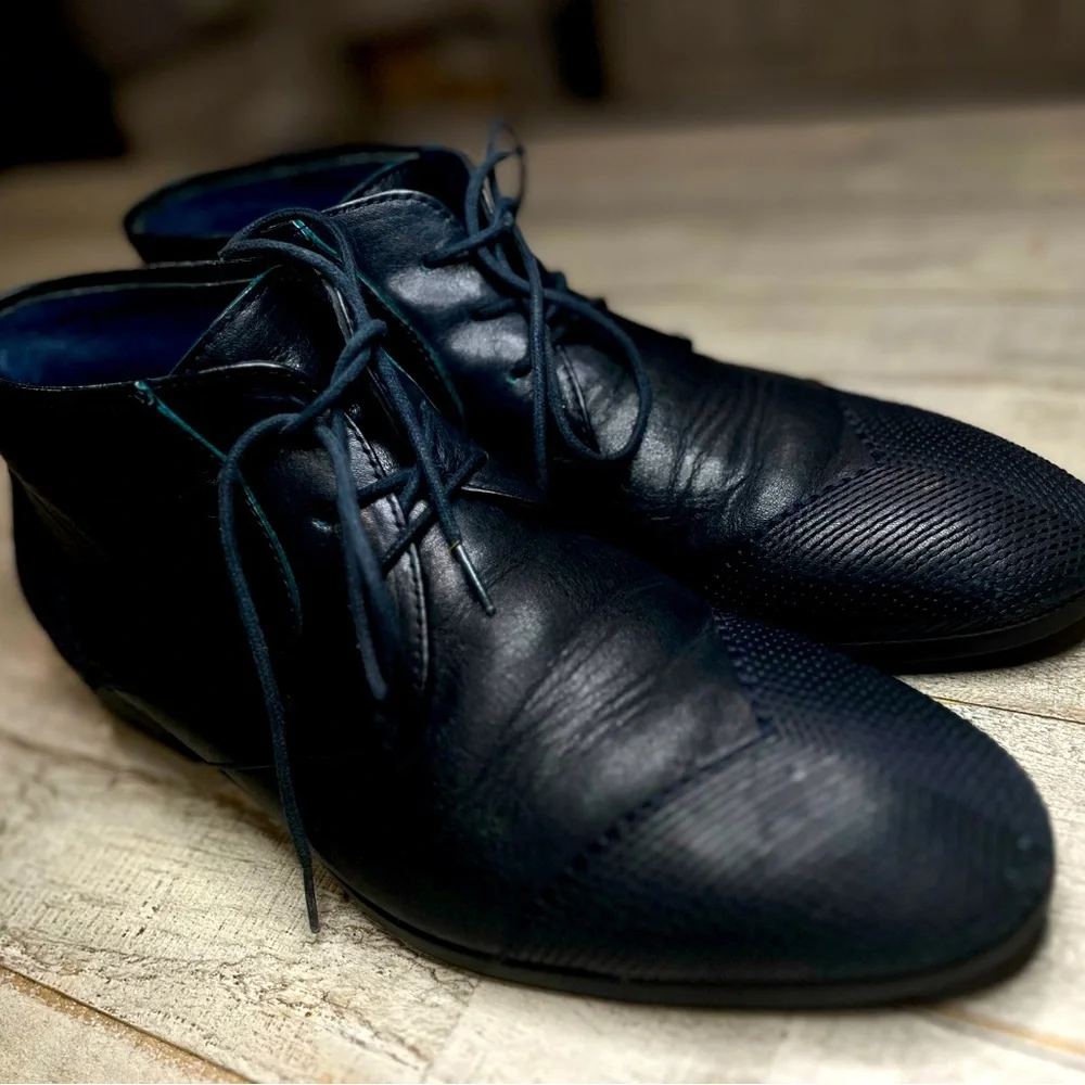 Shoes - Picture 5 of 10